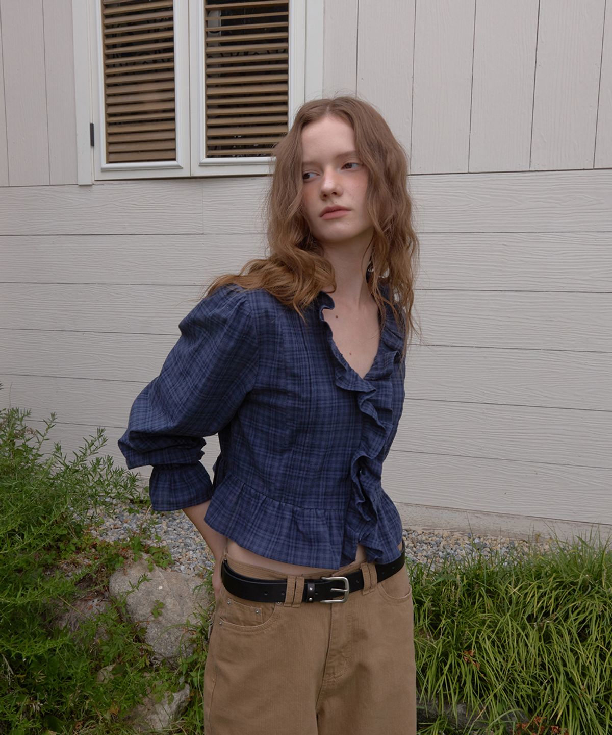 어패럴아카이브(APPAREL ARCHIVE) Bien check ruffle blouse - Navy