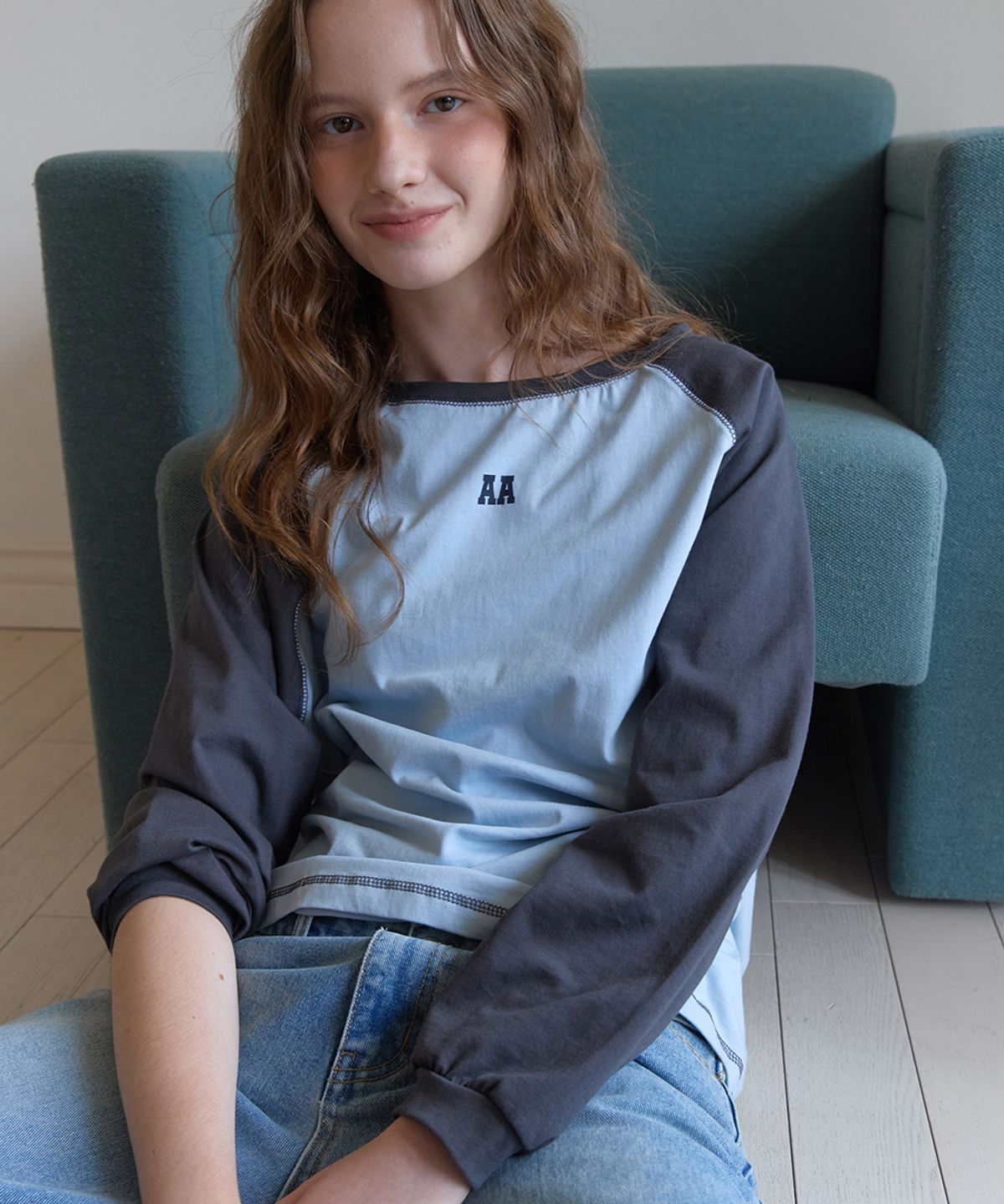 어패럴아카이브(APPAREL ARCHIVE) Fleur raglan tee - Skyblue