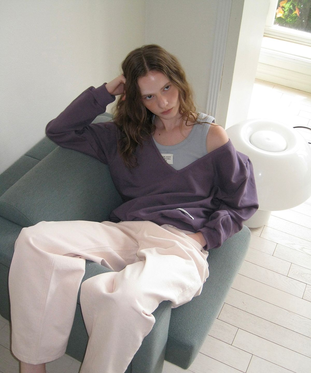 어패럴아카이브(APPAREL ARCHIVE) Hines deep v-neck sweatshirt - Purple