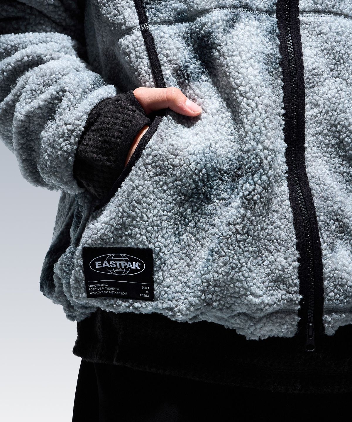 이스트팩(EASTPAK) 하이넥 쉐르파 플리스 집업 GREY