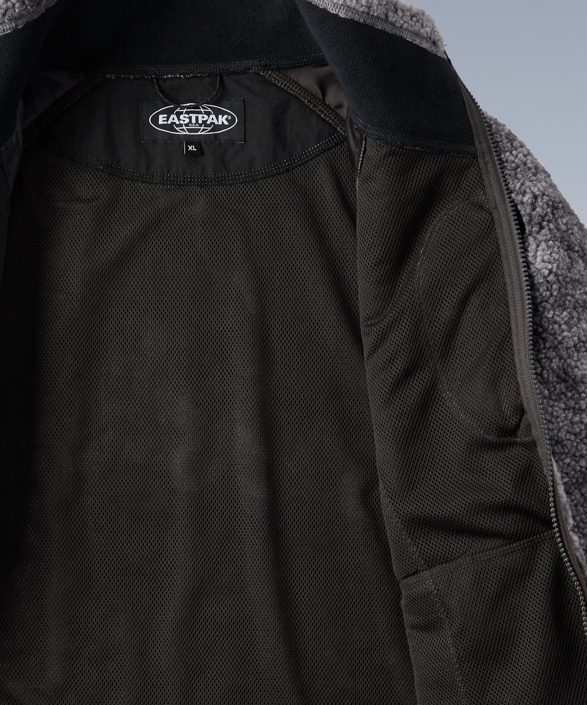 이스트팩(EASTPAK) 하이넥 쉐르파 플리스 집업 BROWN