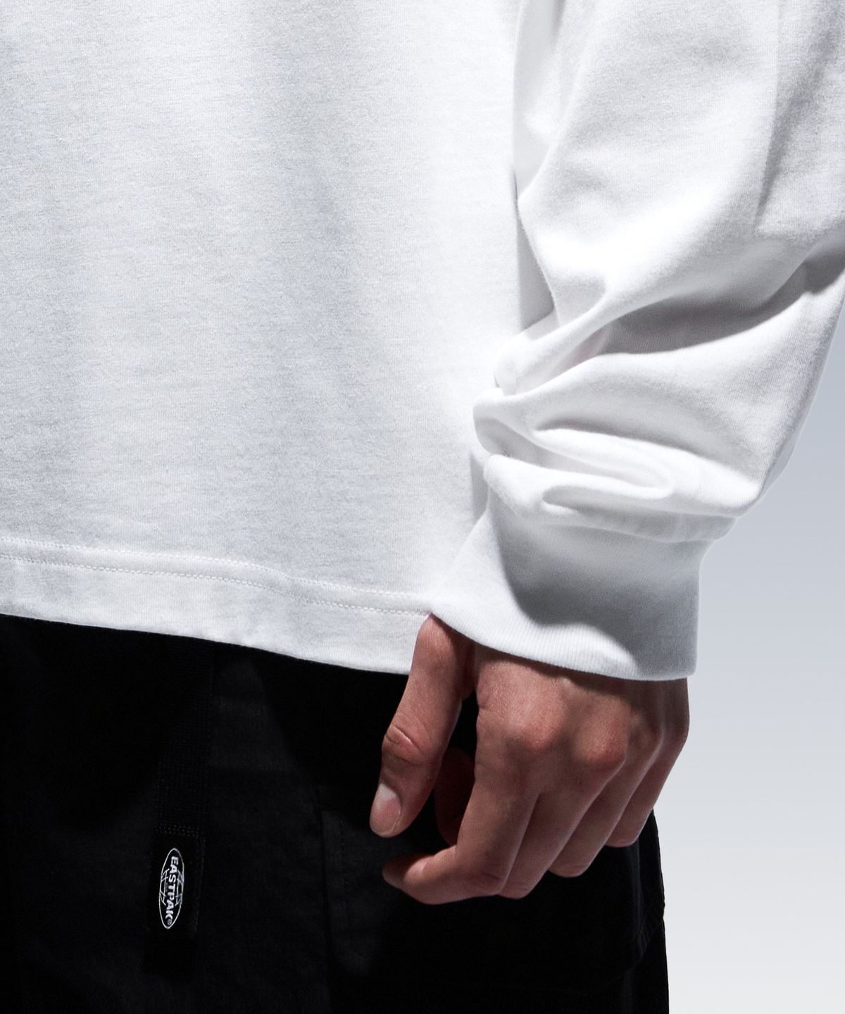 이스트팩(EASTPAK) 베이직 로고 티셔츠 White