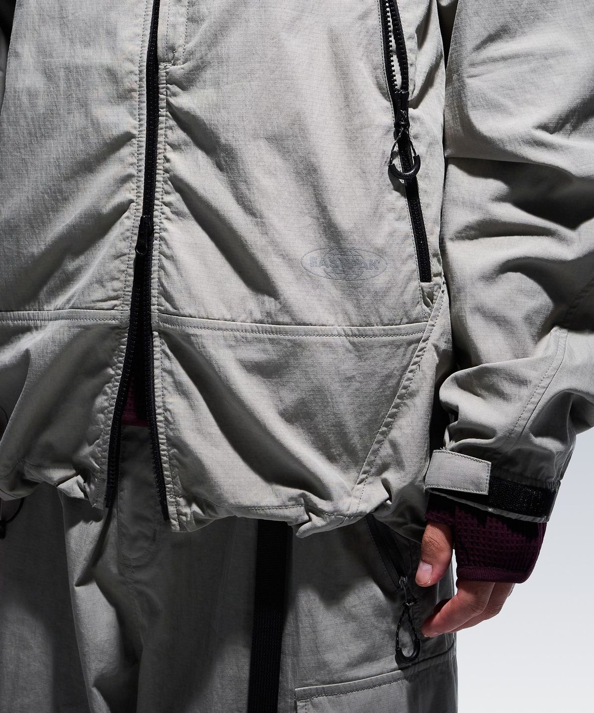 이스트팩(EASTPAK) 패커블 후드 윈드브레이커 Khaki