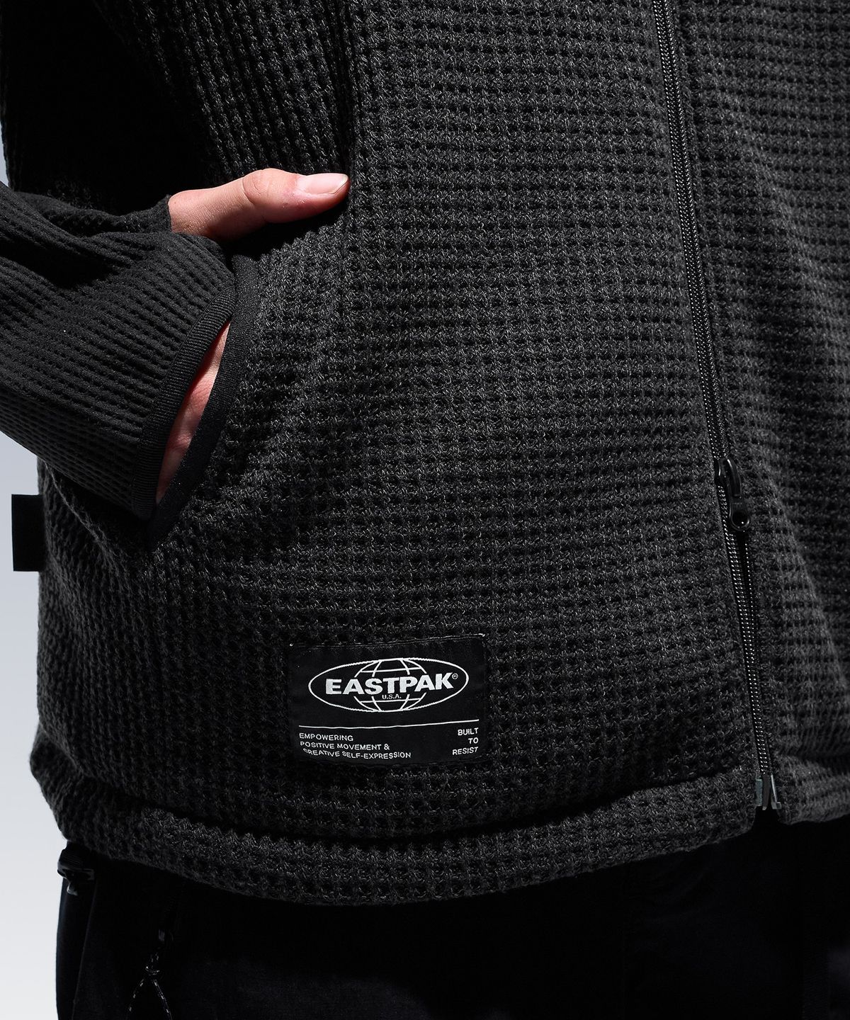 이스트팩(EASTPAK) 리버시블 플리스 베스트 GREY