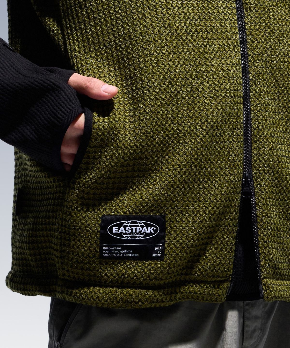 이스트팩(EASTPAK) 리버시블 플리스 베스트 BLACK