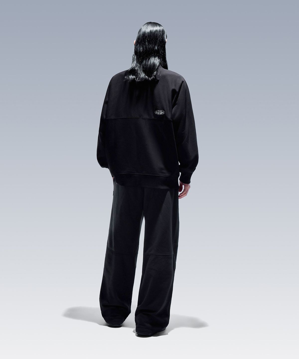 이스트팩(EASTPAK) 로고 하프 집업 스웨트셔츠 Black