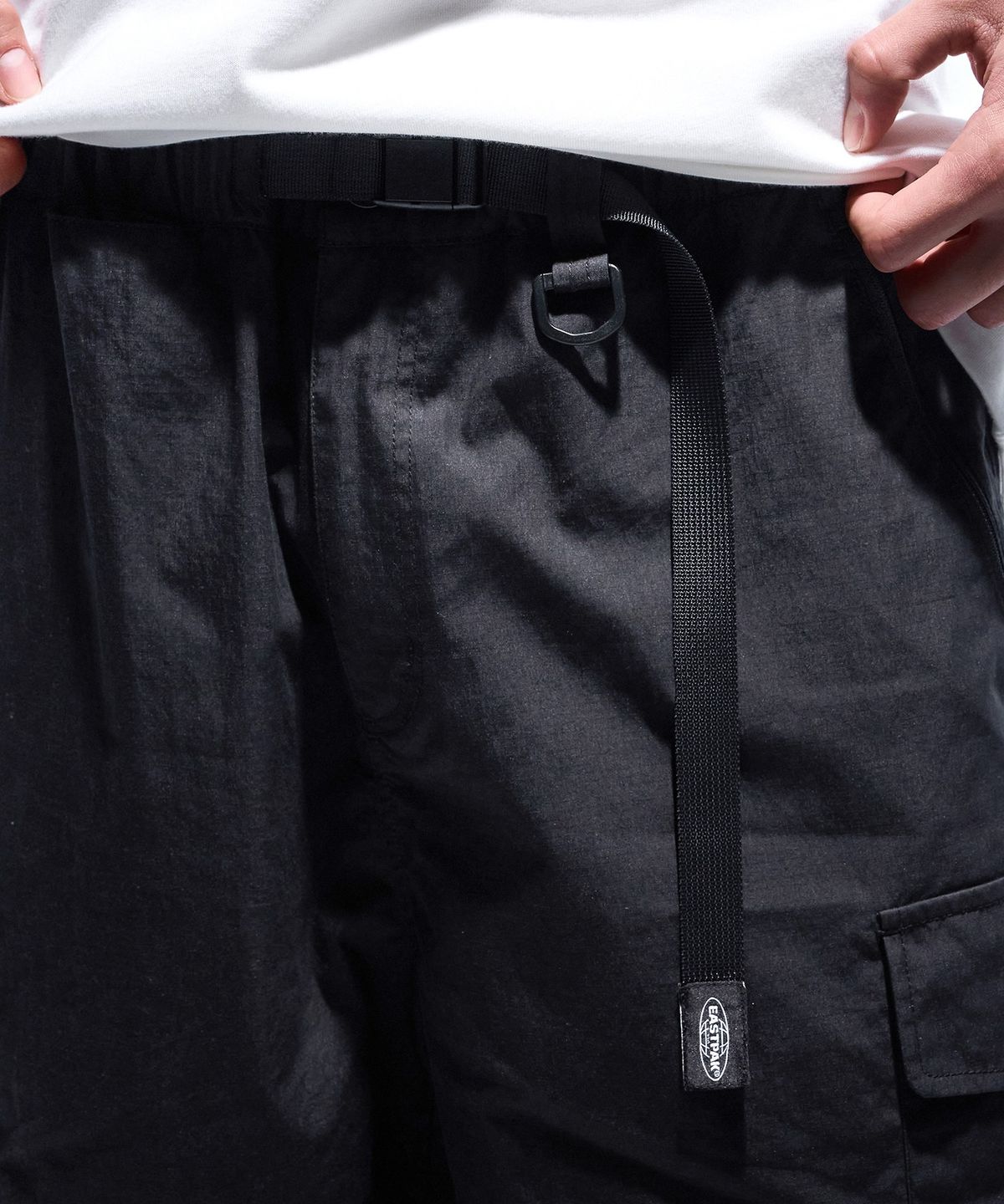 이스트팩(EASTPAK) 파라슈트 카고 팬츠 Black