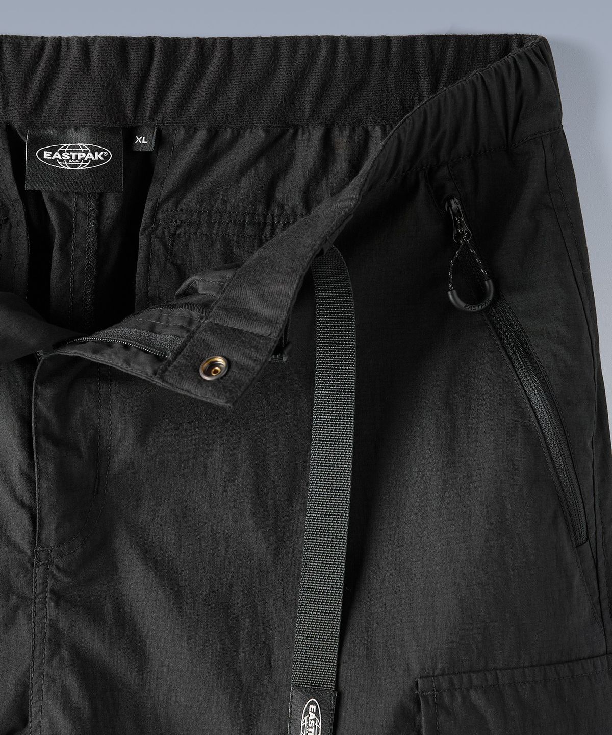 이스트팩(EASTPAK) 파라슈트 카고 팬츠 Black