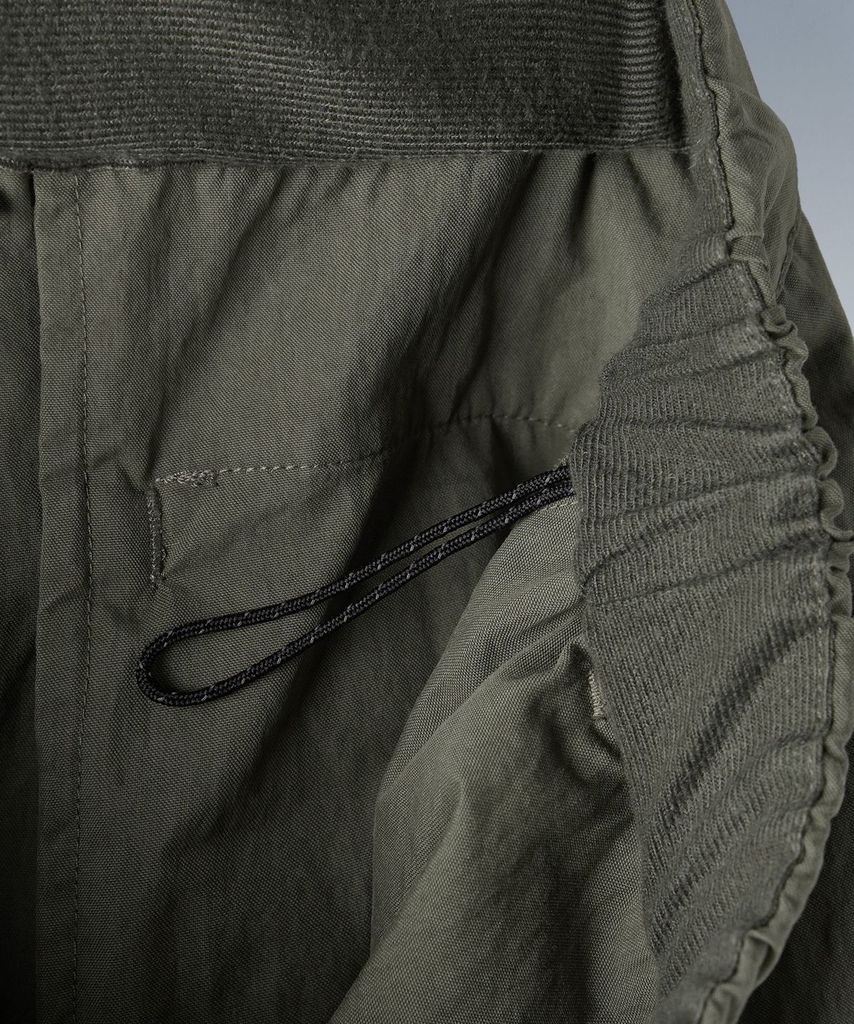 이스트팩(EASTPAK) 파라슈트 팬츠 1 OLIVE