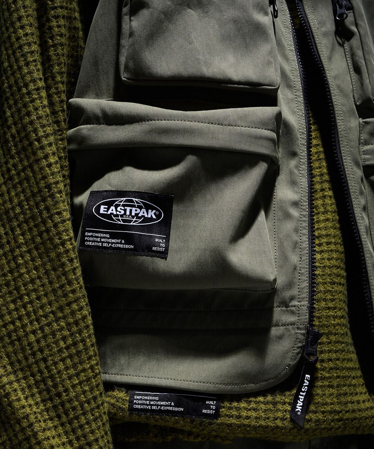 이스트팩(EASTPAK) 트래블 베스트 키트 KHAKI