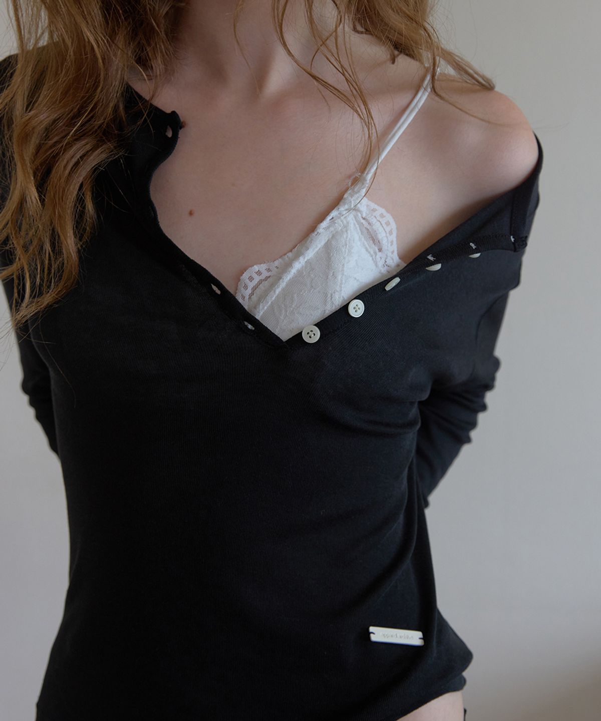 어패럴아카이브(APPAREL ARCHIVE) Fina button tencel layered tee - Black
