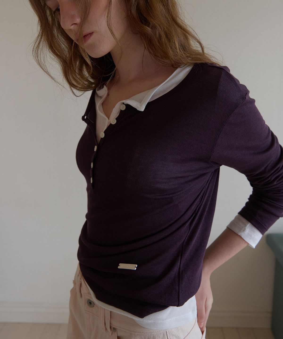 어패럴아카이브(APPAREL ARCHIVE) Fina button tencel layered tee - Purple