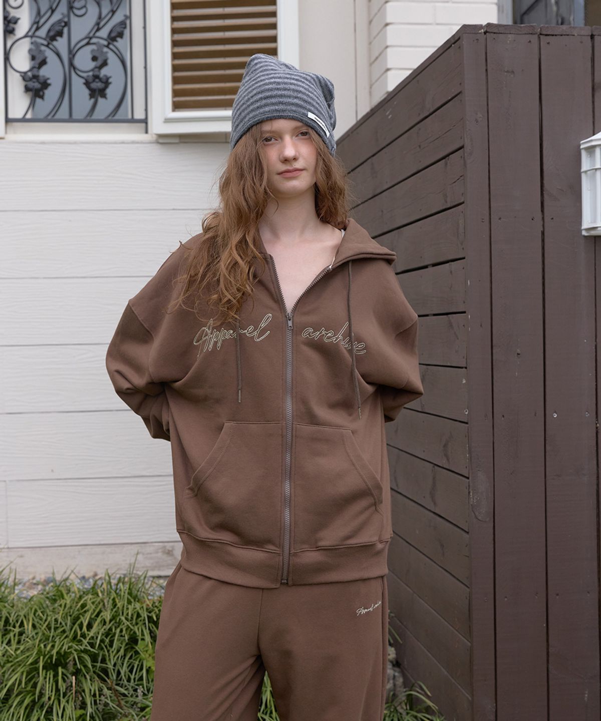 어패럴아카이브(APPAREL ARCHIVE) Polite hoodie zip-up - Brown