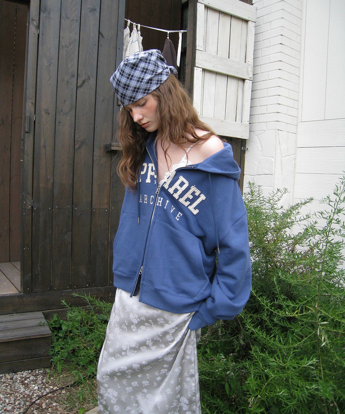 어패럴아카이브(APPAREL ARCHIVE) Mei patch hoodie zip-up - Cobalt blue