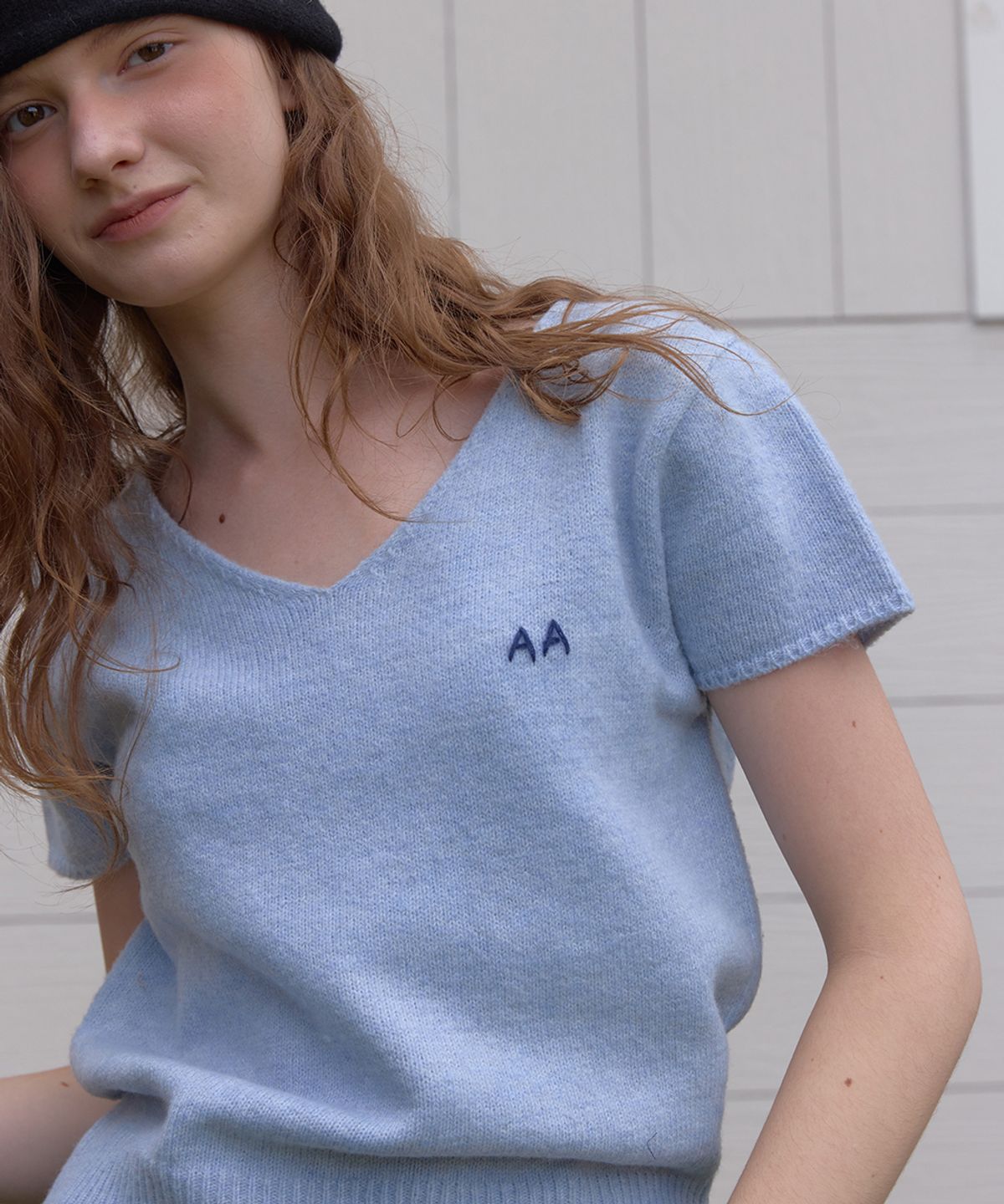 어패럴아카이브(APPAREL ARCHIVE) Rony half v knit - Skyblue