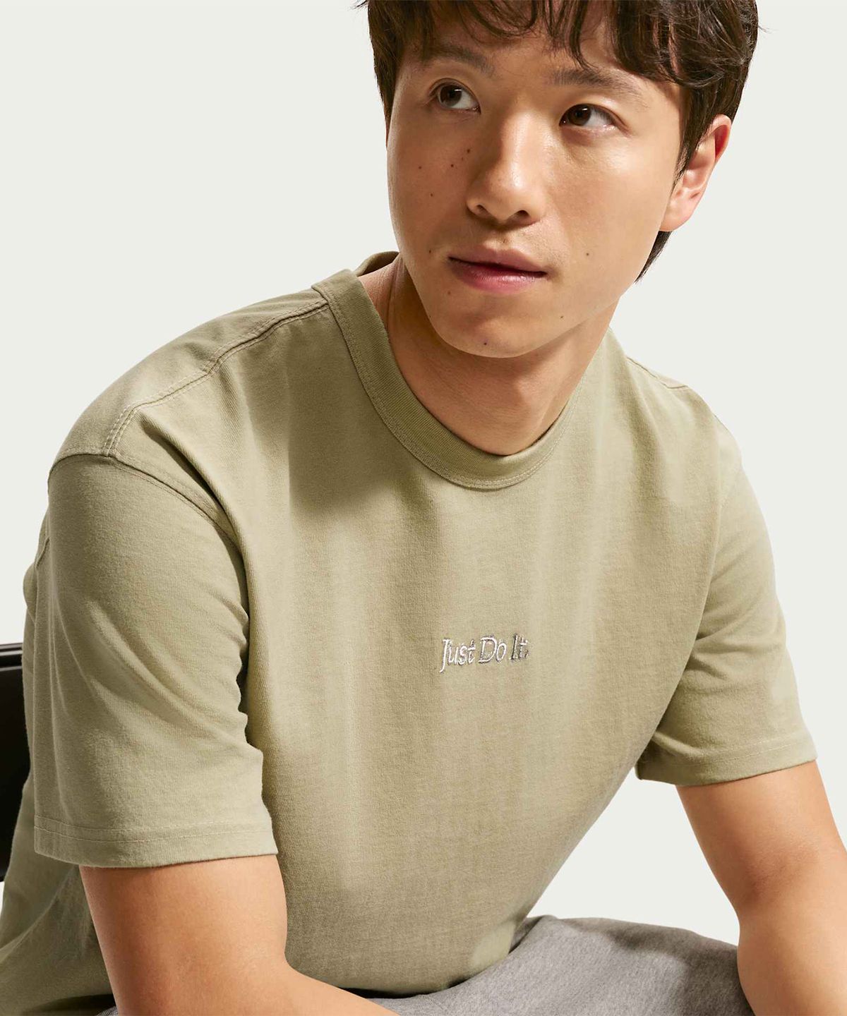나이키(NIKE) 스포츠웨어 프리미엄 에센셜 티셔츠 M - 데저트 카키 / IM9344-253