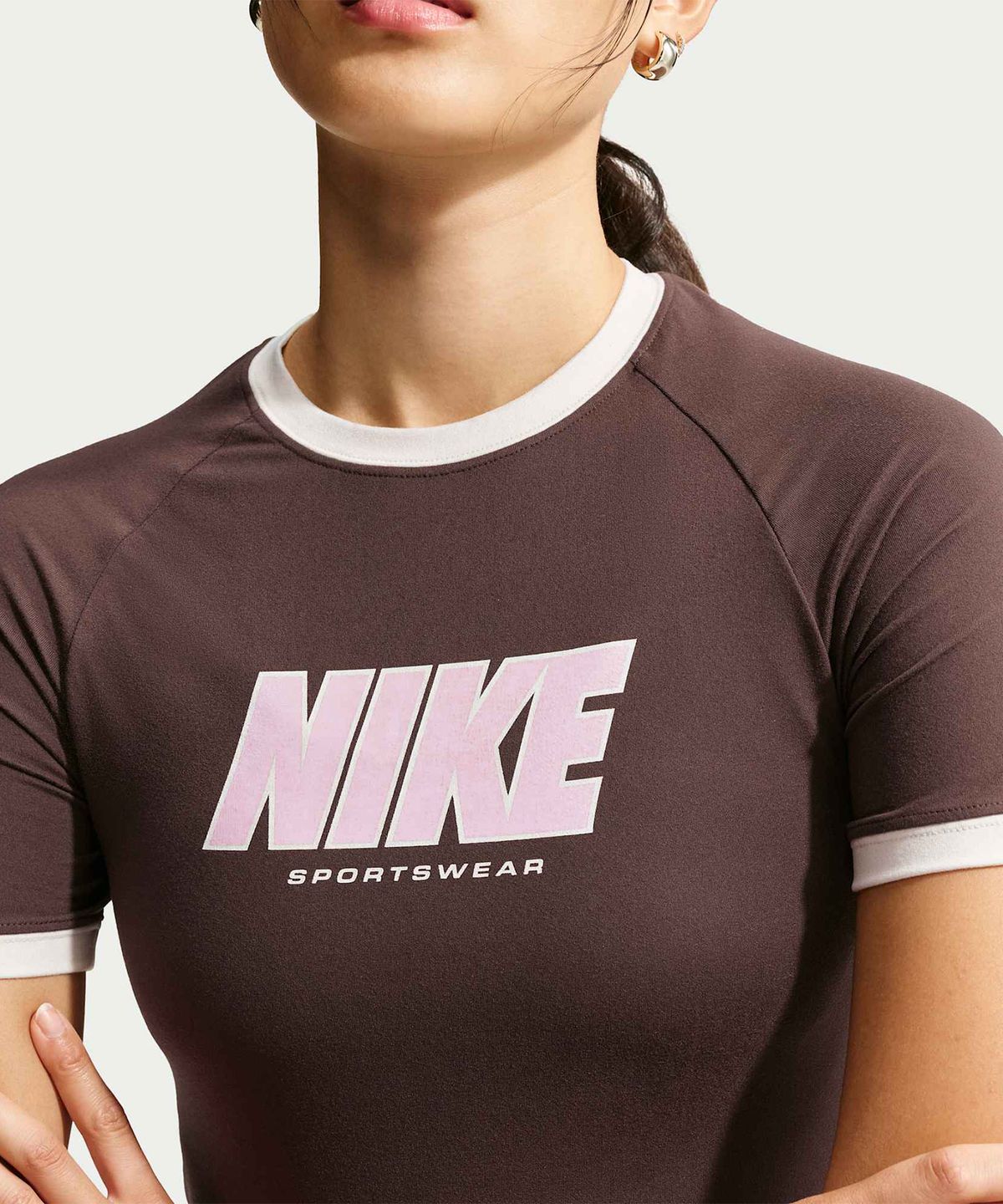 나이키(NIKE) 스포츠웨어 피티드 티셔츠 W - 바로크 브라운:세일 / IV5750-237