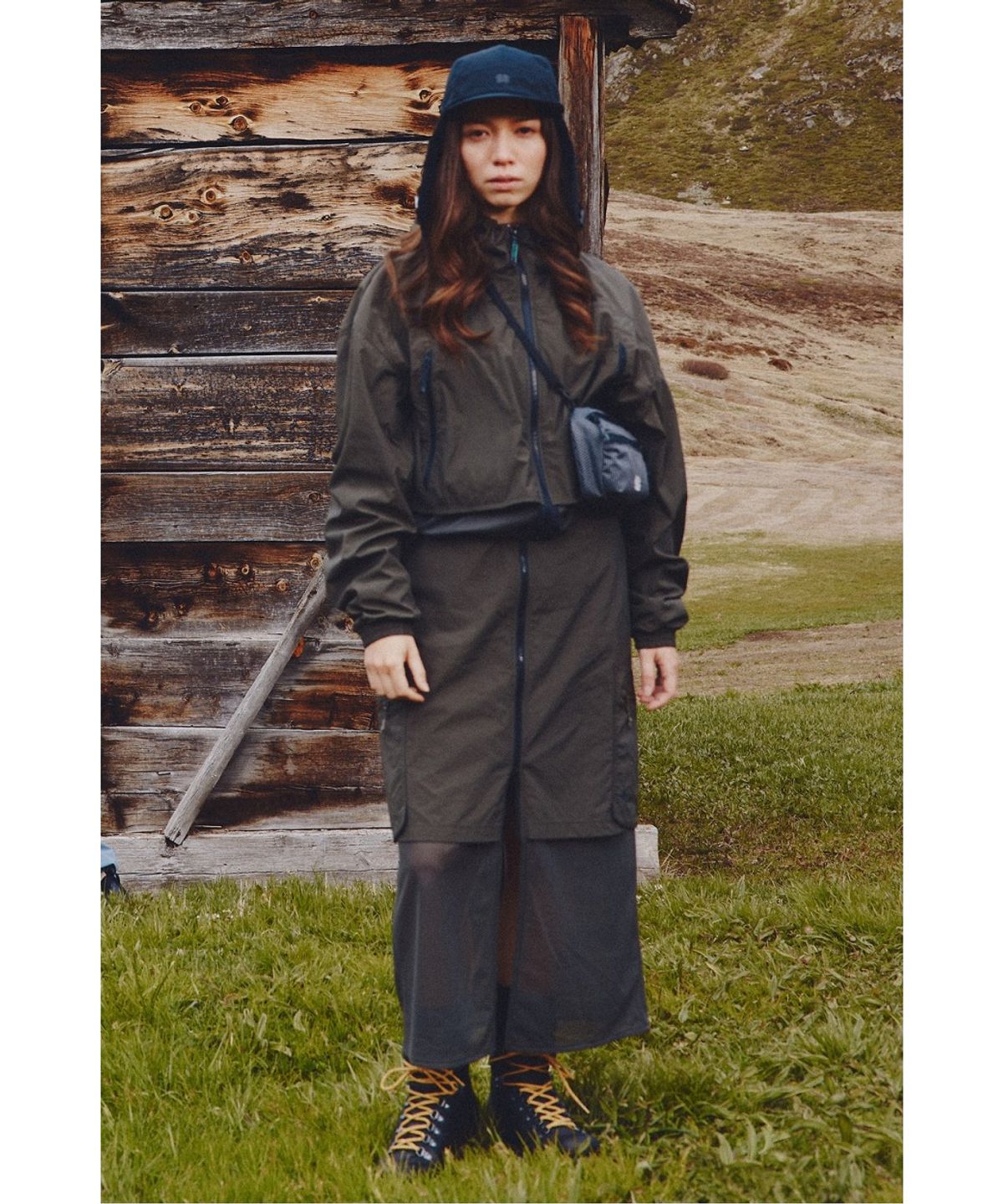 코오롱스포츠(KOLON SPORT) 여성 벨티드 아웃포켓 서스펜더 스커트 TVPOA26422BLK