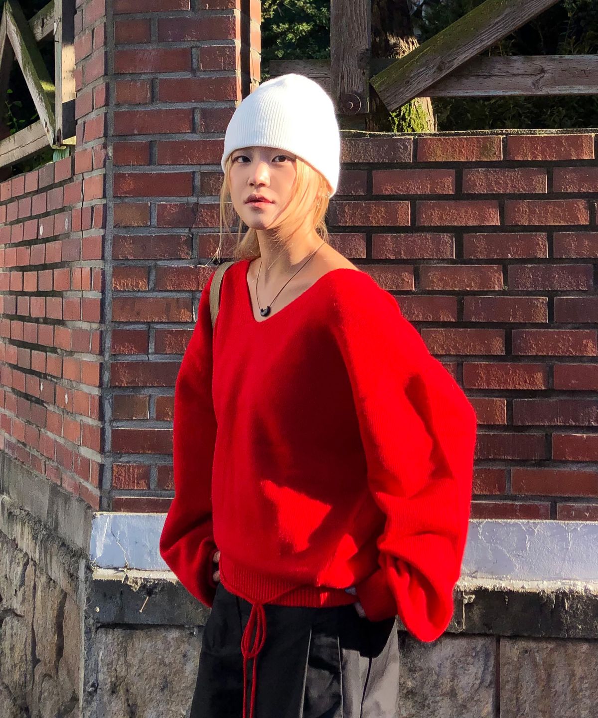 엘무드 우먼(LMOOD WOMEN) COZY Merino Wool Deep V Neck Pullover Knit Classic Red