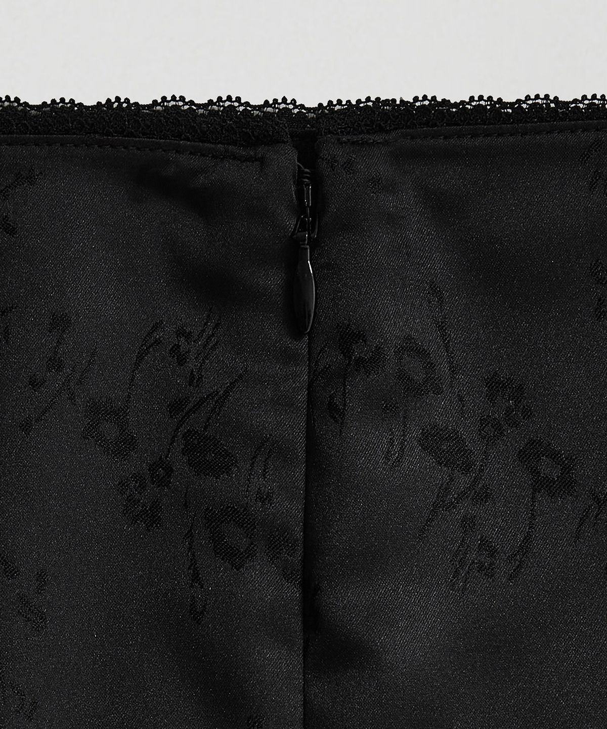 엘무드 우먼(LMOOD WOMEN) FLORENCE Satin Layered Skirt Black