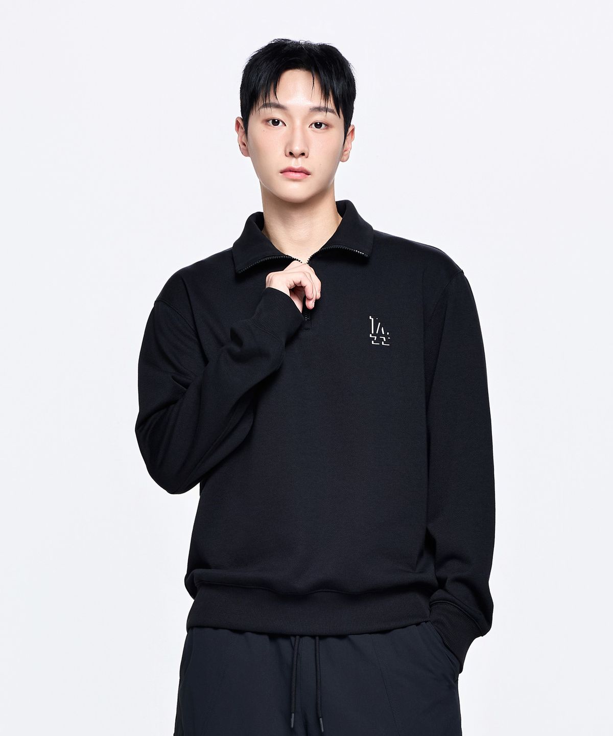 엠엘비(MLB) 베이직 스몰로고 반집업 맨투맨 LA (Black)