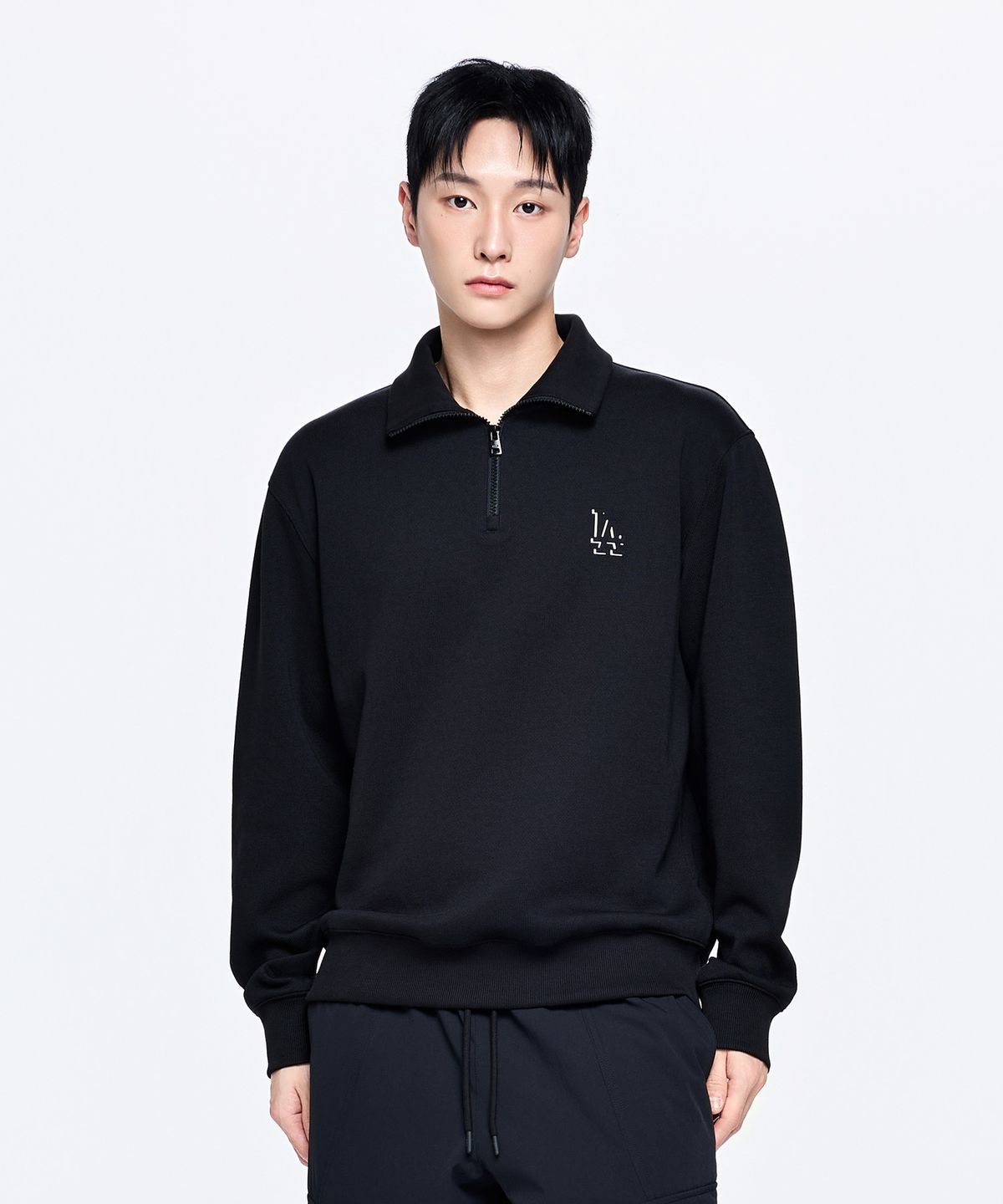 엠엘비(MLB) 베이직 스몰로고 반집업 맨투맨 LA (Black)