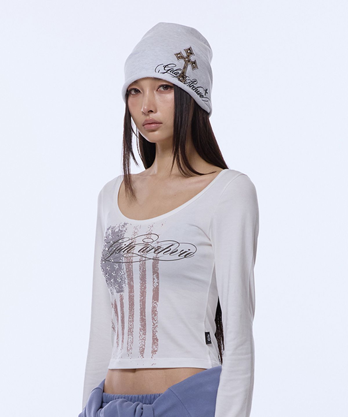 길라아카이브(GILAARCHIVE) CROSS PATCH LETTERING LOGO BEANIE_LIGHT GREY