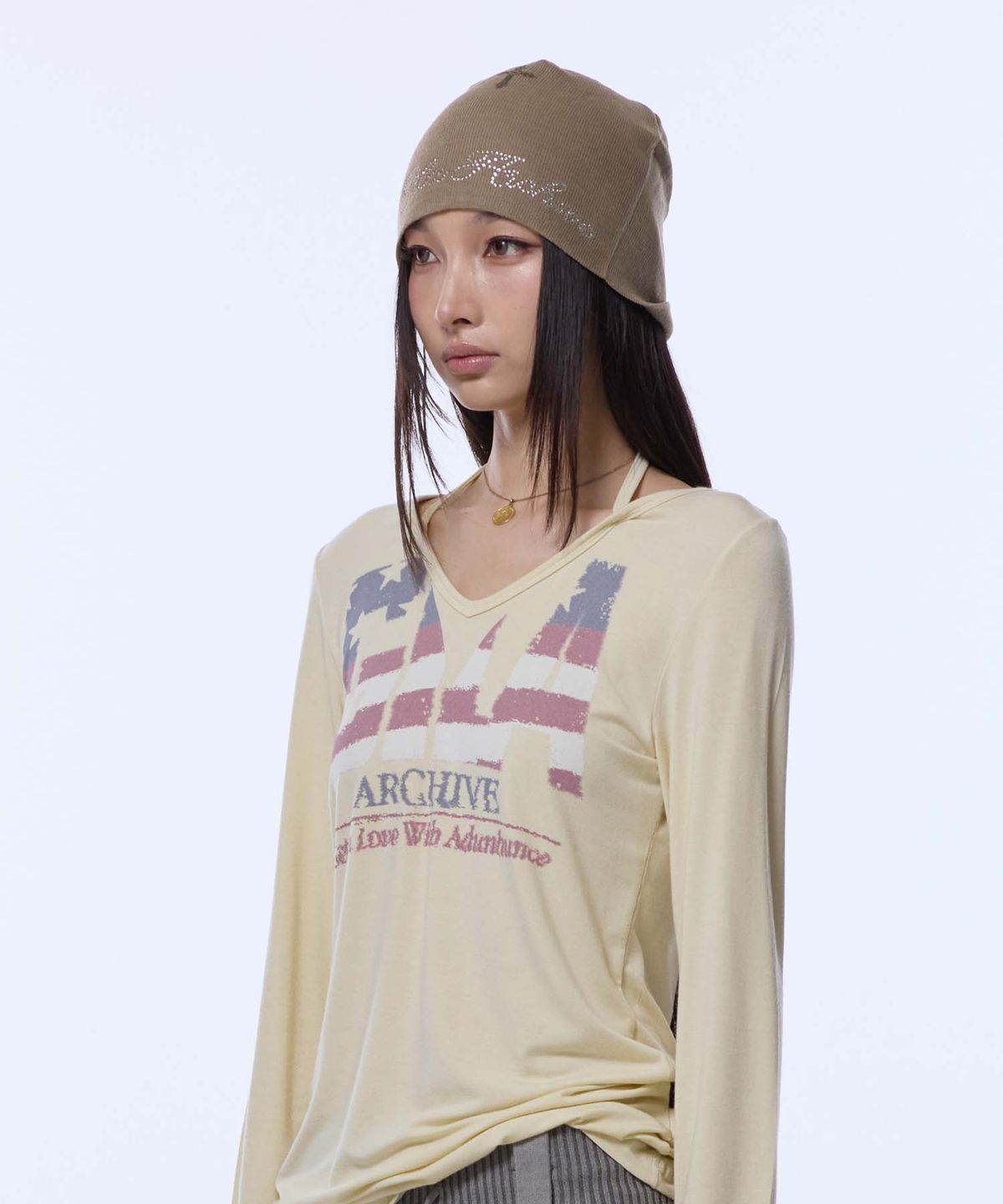 길라아카이브(GILAARCHIVE) NECKLACE SMALL LOGO BEANIE_BEIGE