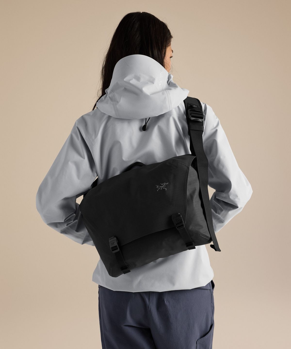 아크테릭스(ARCTERYX) 그랜빌 10 캐리어 백  - BLACK / ABQFU10384