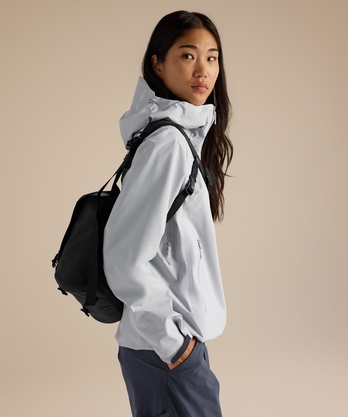 아크테릭스(ARCTERYX) 그랜빌 10 캐리어 백  - BLACK / ABQFU10384