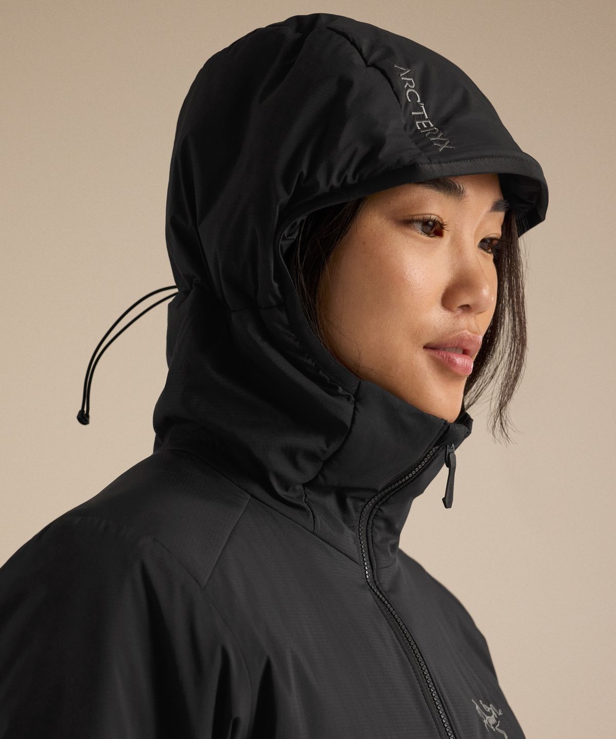 아크테릭스(ARCTERYX) 아톰 후디 여성 - BLACK / AJQFW09452