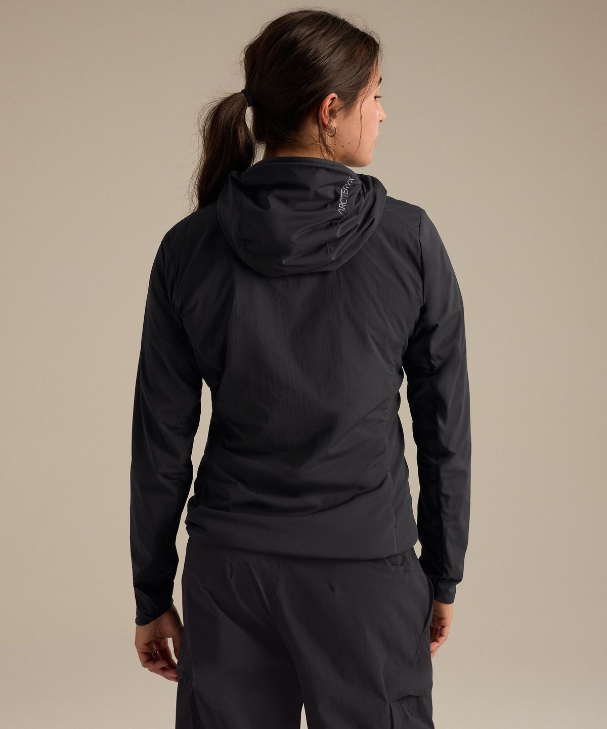 아크테릭스(ARCTERYX) 아톰 SL 후디 여성 - BLACK / AJQFW09511