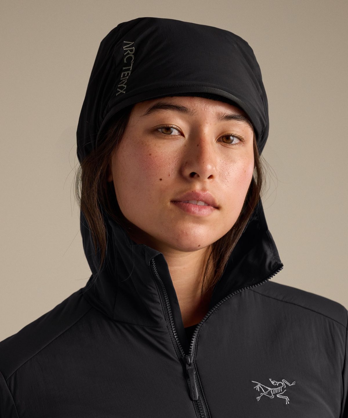아크테릭스(ARCTERYX) 아톰 SL 후디 여성 - BLACK / AJQFW09511