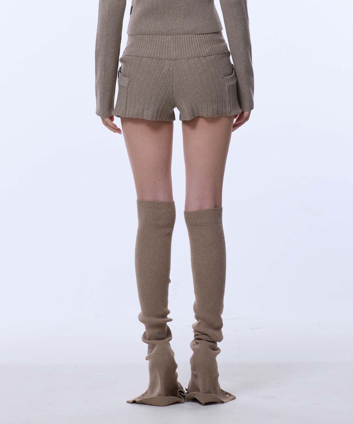길라아카이브(GILAARCHIVE) SYMBOL STRAP POCKET KNIT SHORTS_BEIGE