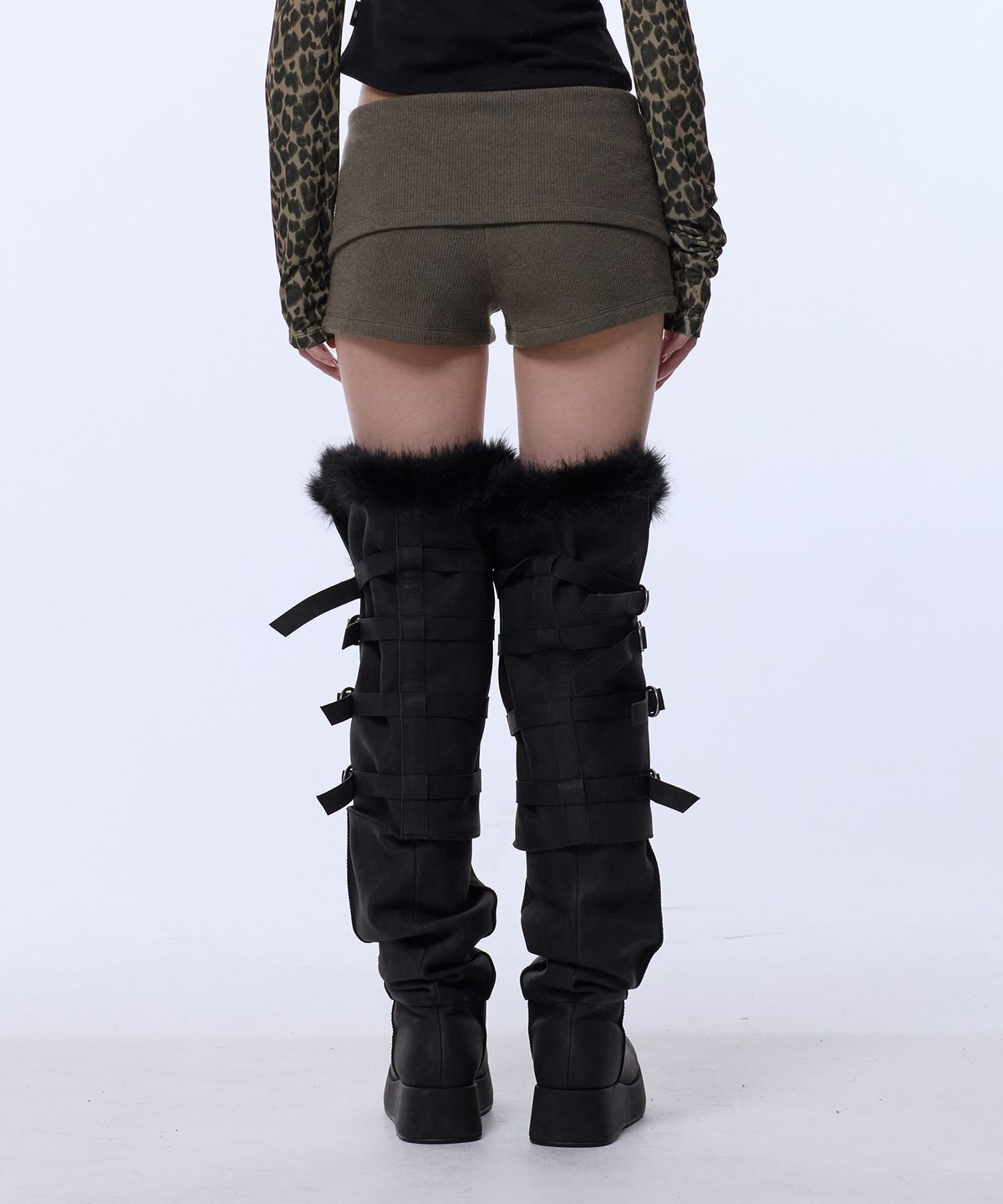길라아카이브(GILAARCHIVE) 4-BUTTON KNIT SHORTS_KHAKI
