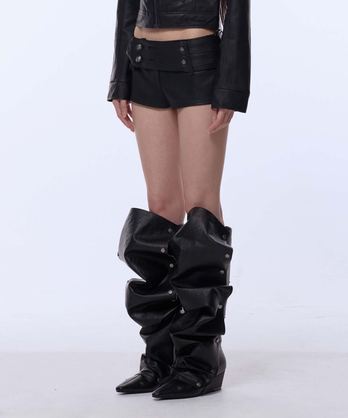 길라아카이브(GILAARCHIVE) NAPOLEON BELTED LEATHER SHORT PANTS_BLACK