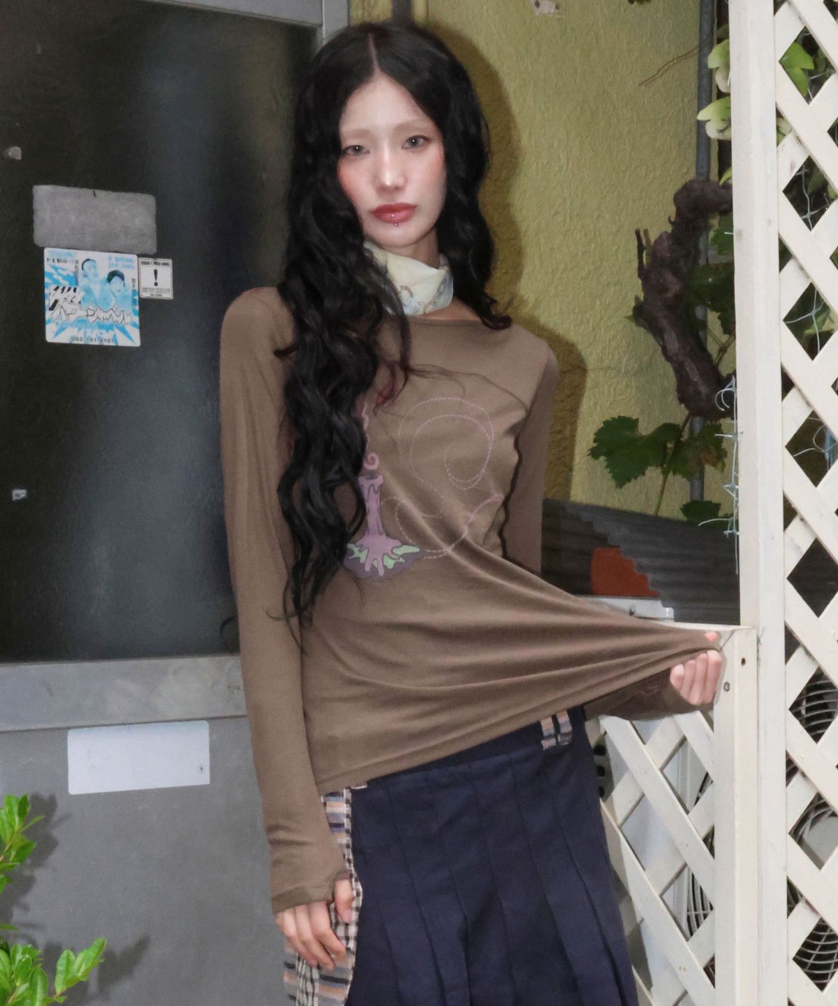 루나키후(RuNaKi'Hu') WXT086 카오리 핑거홀 보트넥 롱슬리브 (BROWN)