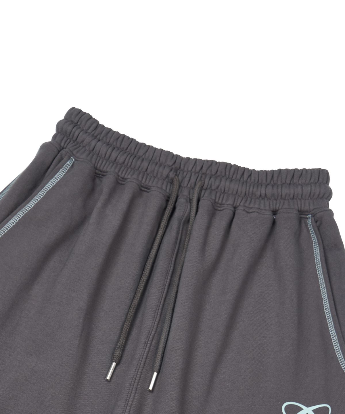 길라아카이브(GILAARCHIVE) STITCHED SMALL LOGO SWEAT PANTS_CHARCOAL