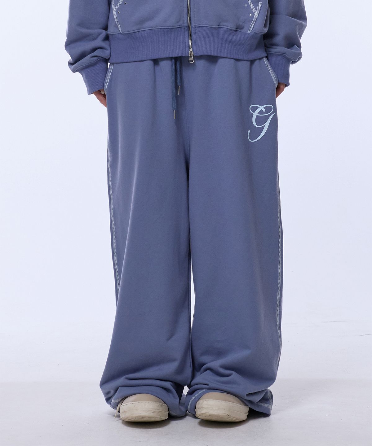 길라아카이브(GILAARCHIVE) STITCHED SMALL LOGO SWEAT PANTS_BLUE