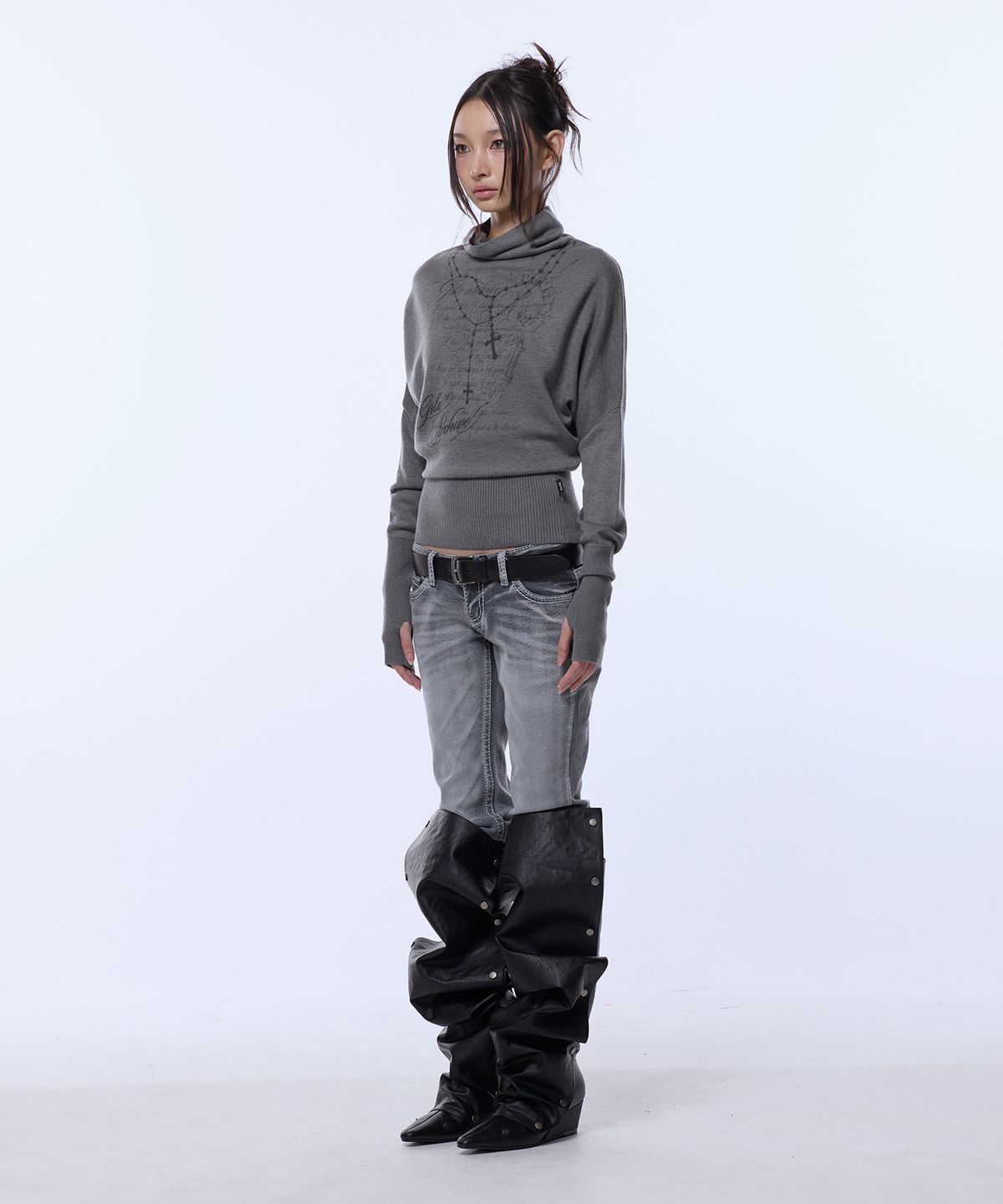 길라아카이브(GILAARCHIVE) HIGH NECK COWL GRAPHIC KNIT_GREY