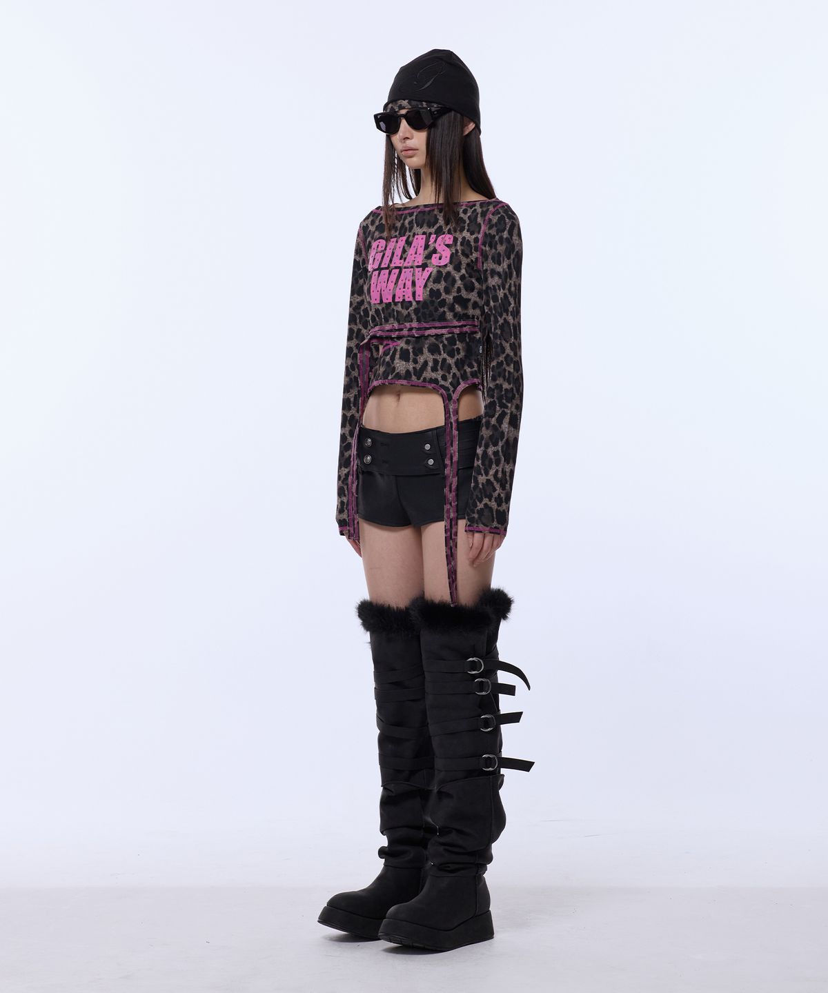 길라아카이브(GILAARCHIVE) 2-WAY STRAP LEOPARD CROP LONG SLEEVE_BROWN