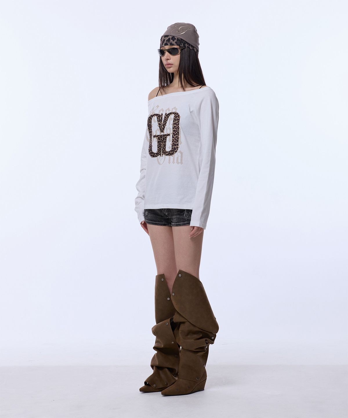 길라아카이브(GILAARCHIVE) APPLIQUE STUD G LOGO LONG SLEEVE_WHITE