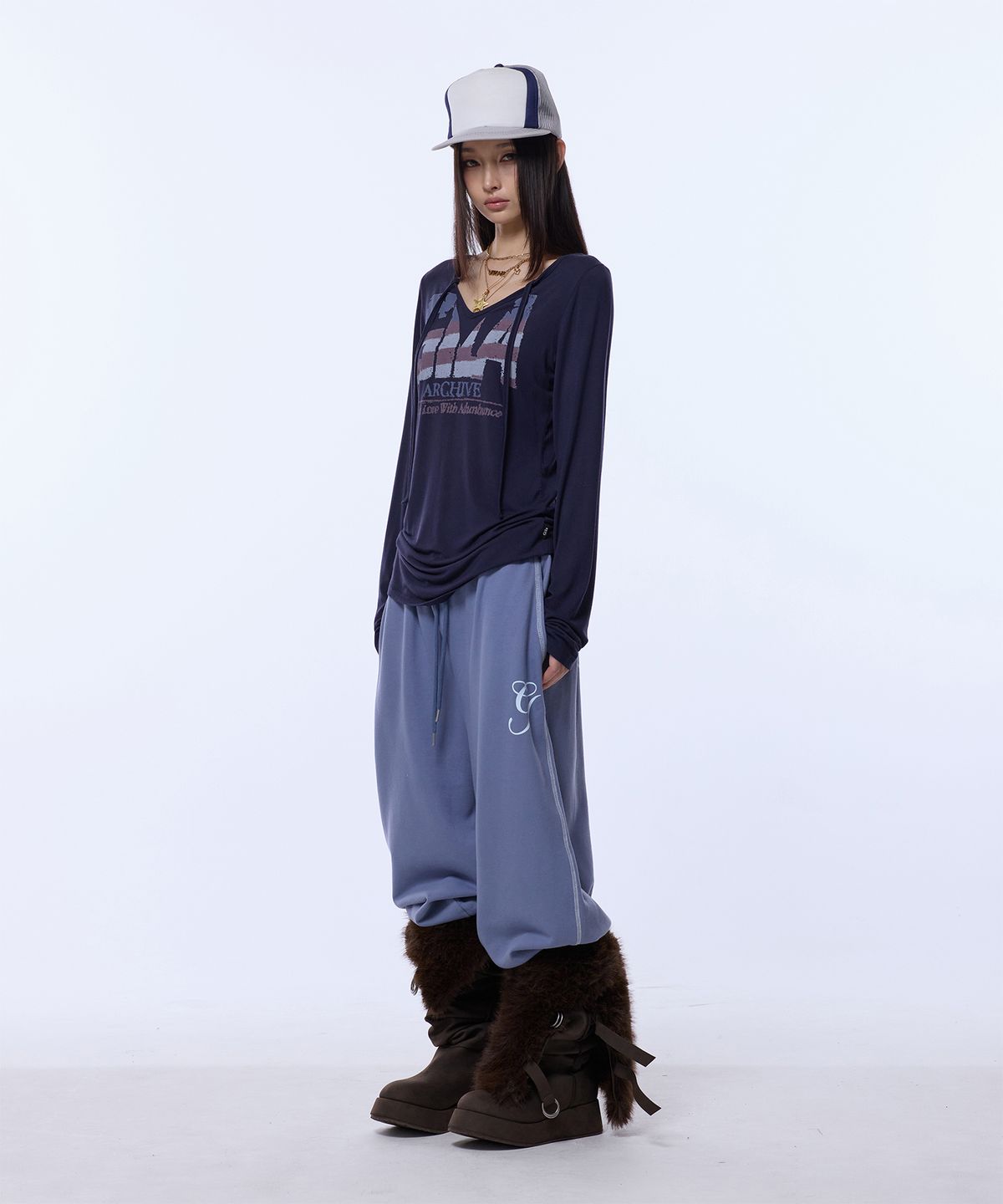 길라아카이브(GILAARCHIVE) USA LOGO V NECK LONG SLEEVE_NAVY