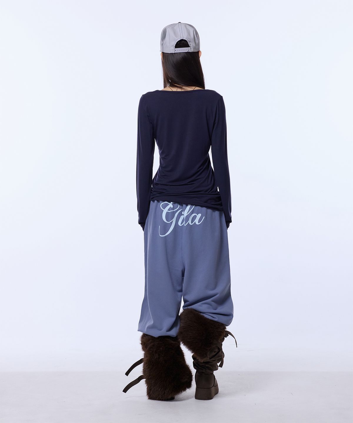 길라아카이브(GILAARCHIVE) USA LOGO V NECK LONG SLEEVE_NAVY