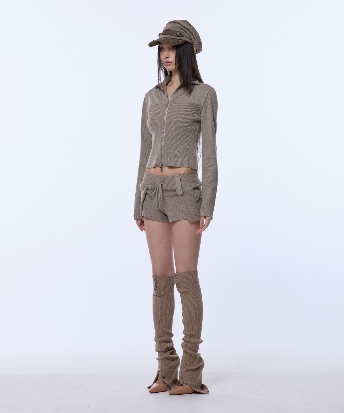길라아카이브(GILAARCHIVE) g SYMBOL CROP KNIT ZIP-UP_BEIGE