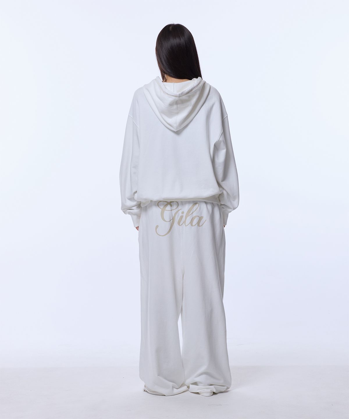 길라아카이브(GILAARCHIVE) STITCHED SMALL LOGO HOOD ZIP-UP_WHITE