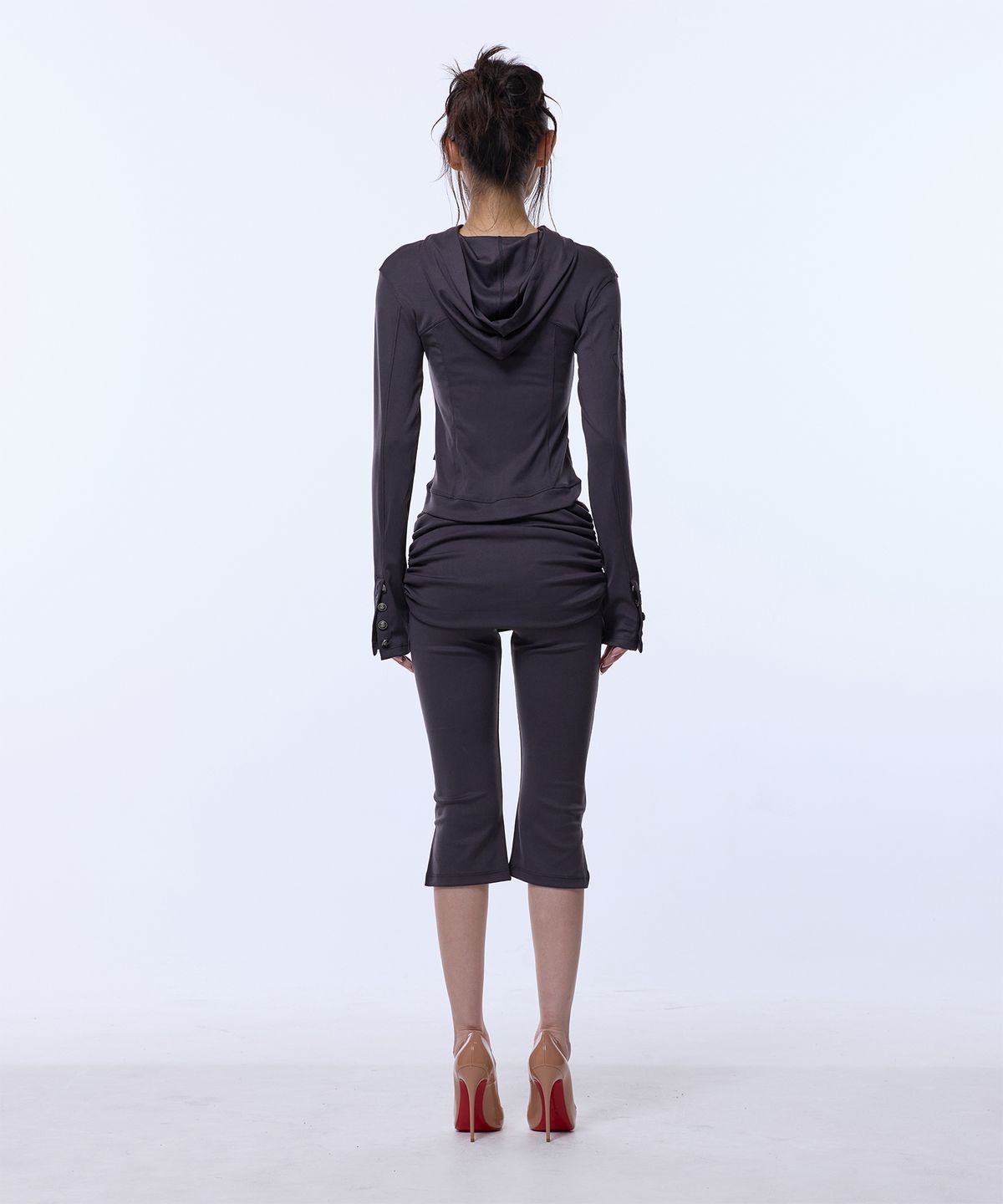 길라아카이브(GILAARCHIVE) SIDE LETTERING LOGO CROP HOOD ZIP-UP_CHARCOAL