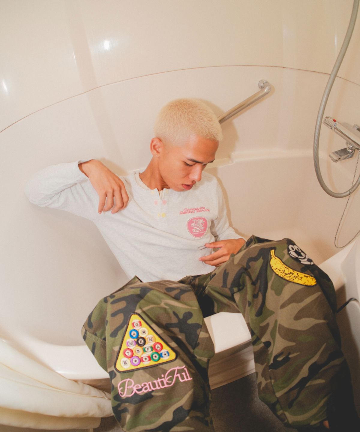 가먼츠팹(GARMENTS FAB) Rented Damage Wappen Henley Neck (MELANGE WHITE)