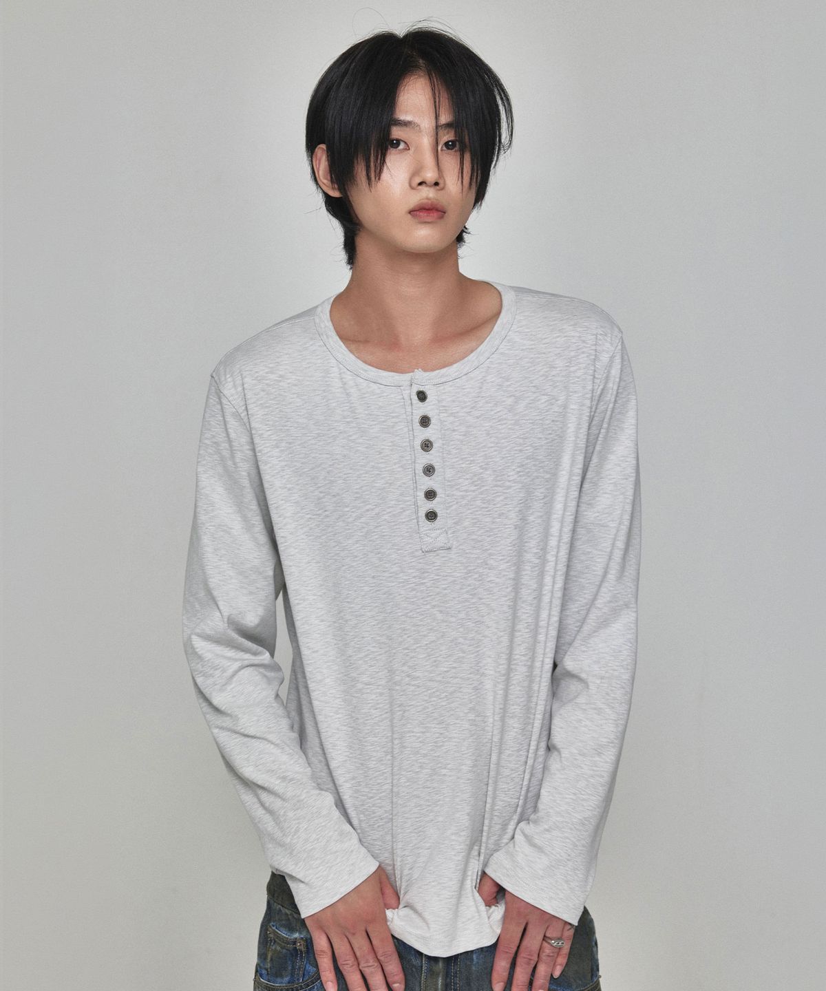 기철(KICHUL) Slub Henley Long Sleeve (Melange Grey)