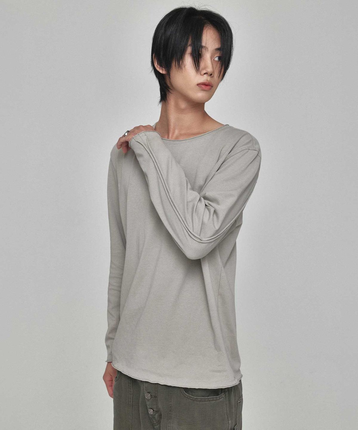 기철(KICHUL) Raw Cut Long Sleeve (Greige)
